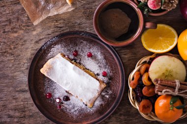 meyveli turta ve kış dekor