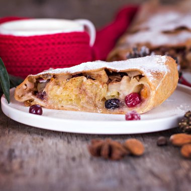 meyveli turta ve kış dekor