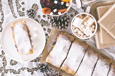 meyveli turta ve kış dekor