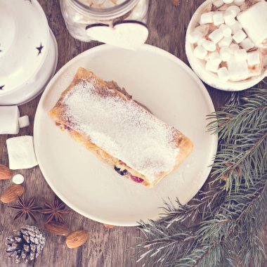 meyveli turta ve kış dekor