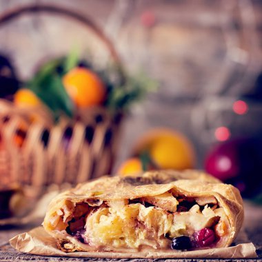 meyveli turta ve kış dekor.