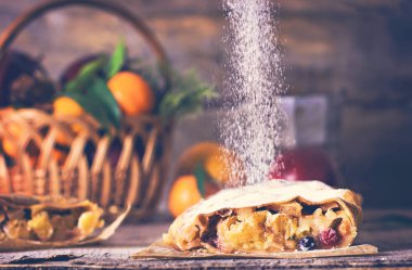 meyveli turta ve kış dekor