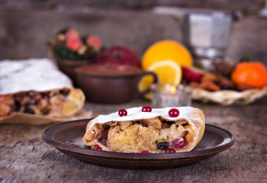 meyveli turta ve kış dekor.