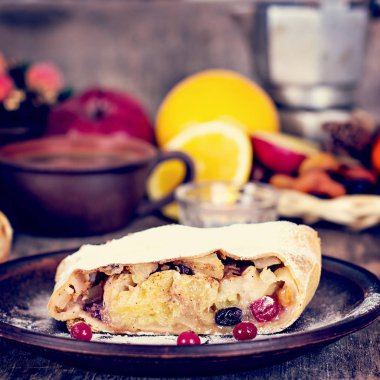 meyveli turta ve kış dekor.