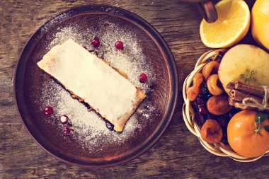 meyveli turta ve kış dekor