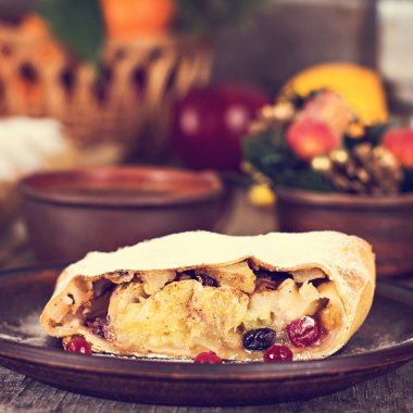 meyveli turta ve kış dekor.