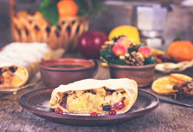 meyveli turta ve kış dekor.