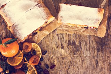 meyveli turta ve kış dekor.