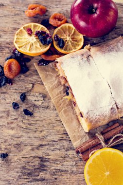 meyveli turta ve kış dekor.