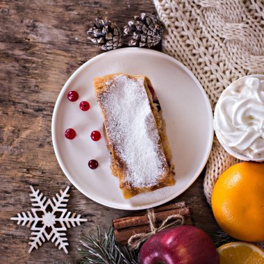 meyveli turta ve kış dekor