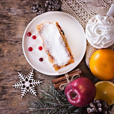 meyveli turta ve kış dekor