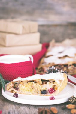 meyveli turta ve kış dekor