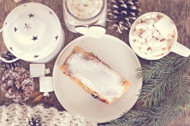 meyveli turta ve kış dekor