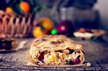 meyveli turta ve kış dekor.