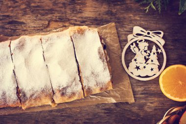 meyveli turta ve kış dekor.