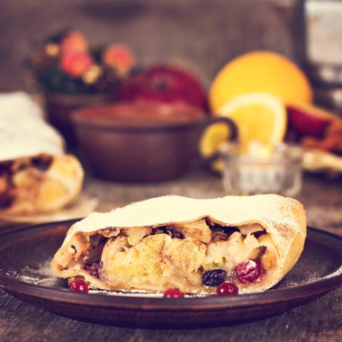 meyveli turta ve kış dekor.