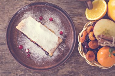 meyveli turta ve kış dekor