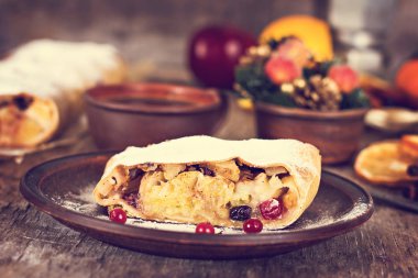 meyveli turta ve kış dekor.