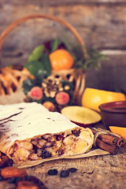 meyveli turta ve kış dekor.