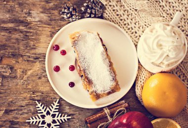 meyveli turta ve kış dekor