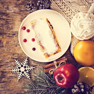 meyveli turta ve kış dekor