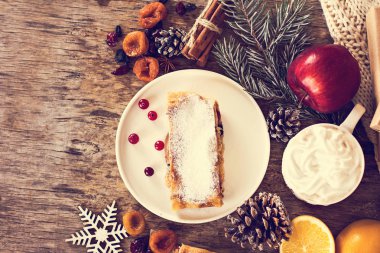 meyveli turta ve kış dekor