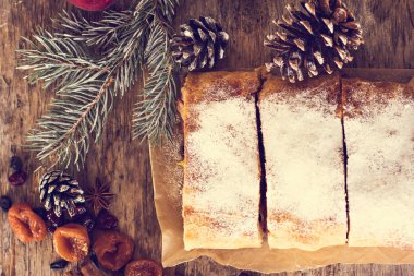 meyveli turta ve kış dekor