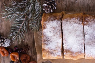 meyveli turta ve kış dekor