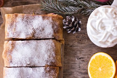 meyveli turta ve kış dekor