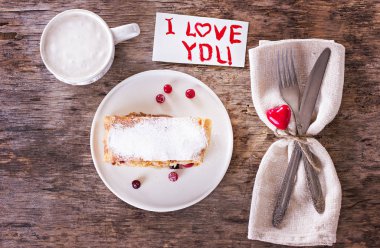 meyveli turta ve Sevgililer günü dekor