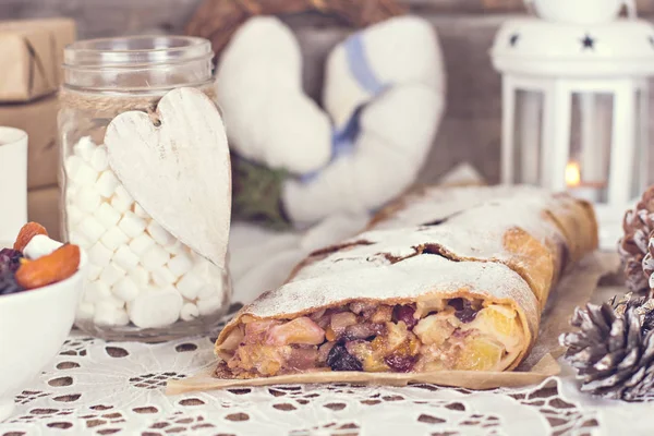 Strudel y decoración de invierno — Foto de Stock