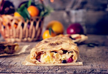 meyveli turta ve kış dekor.