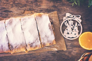 meyveli turta ve kış dekor.