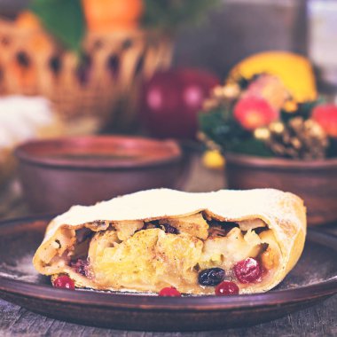 meyveli turta ve kış dekor.