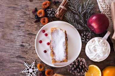 meyveli turta ve kış dekor