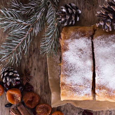 meyveli turta ve kış dekor