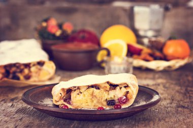 meyveli turta ve kış dekor.