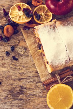 meyveli turta ve kış dekor.