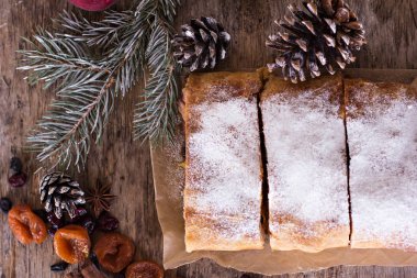 meyveli turta ve kış dekor