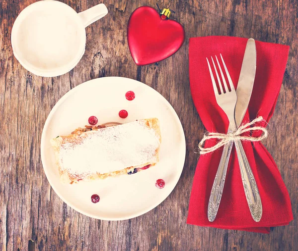 Strudel and Valentine's Day decor — Stock Photo, Image