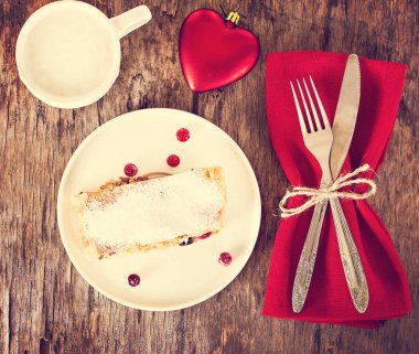 meyveli turta ve Sevgililer günü dekor