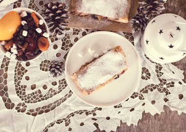 meyveli turta ve kış dekor