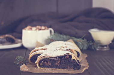 siyah arka plan üzerine Strudel