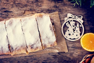 meyveli turta ve kış dekor.