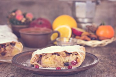 meyveli turta ve kış dekor.