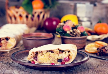 meyveli turta ve kış dekor.