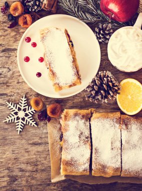 meyveli turta ve kış dekor