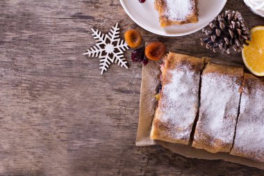 meyveli turta ve kış dekor