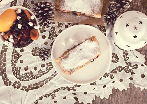 meyveli turta ve kış dekor