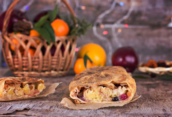 meyveli turta ve kış dekor